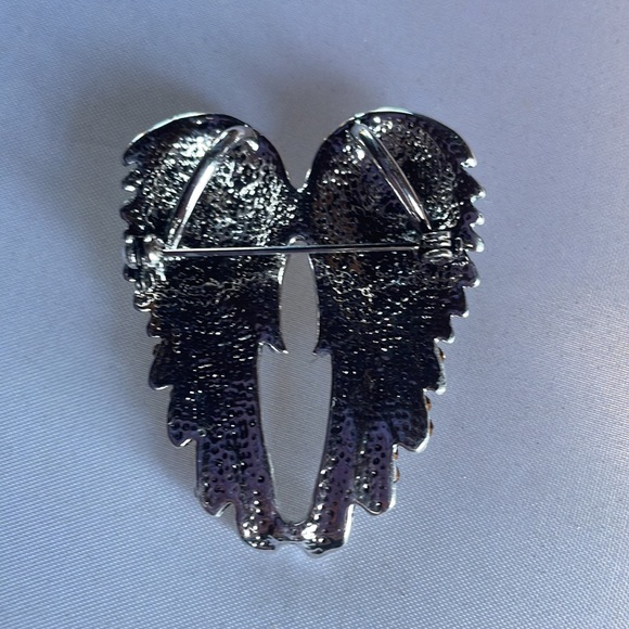 New! Angel Wings Crystal Brooch - Picture 5 of 10